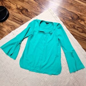 Banana Republic Flare Bell Sleeve Button Down Blouse size XS Kelly Green